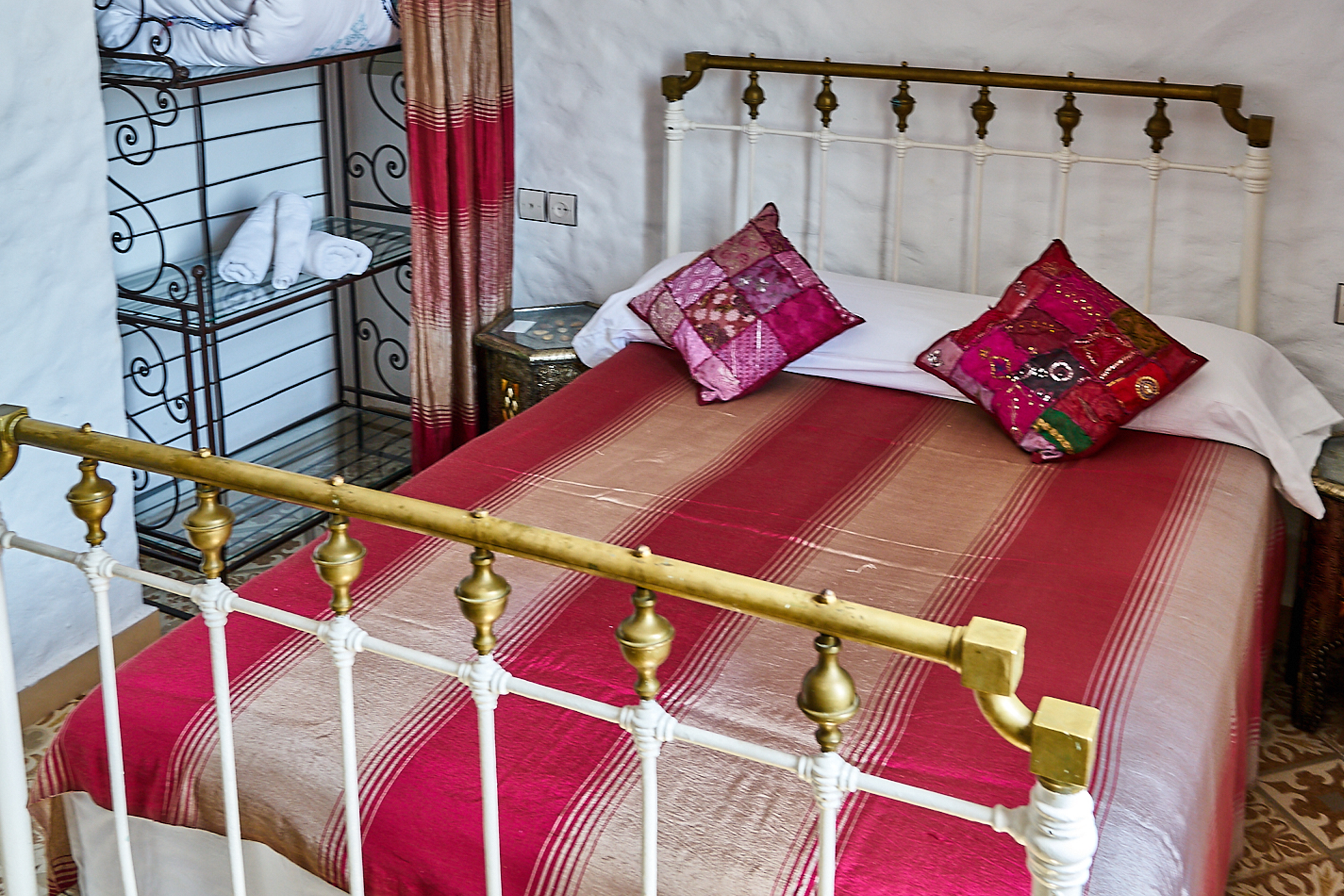 room-image